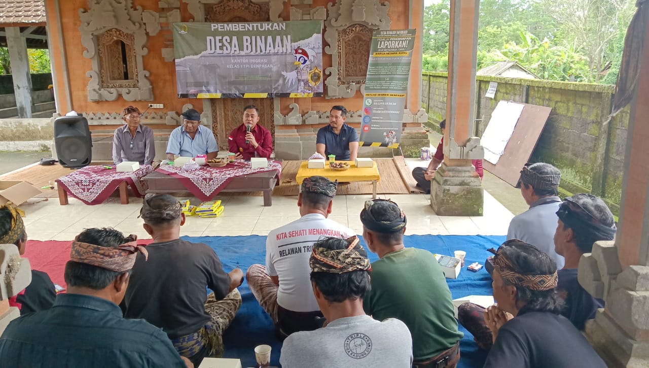 Cegah TPPO, Imigrasi Denpasar Berikan Edukasi Eksistensi WNA Dan CPMI Di Desa Marga Tabanan