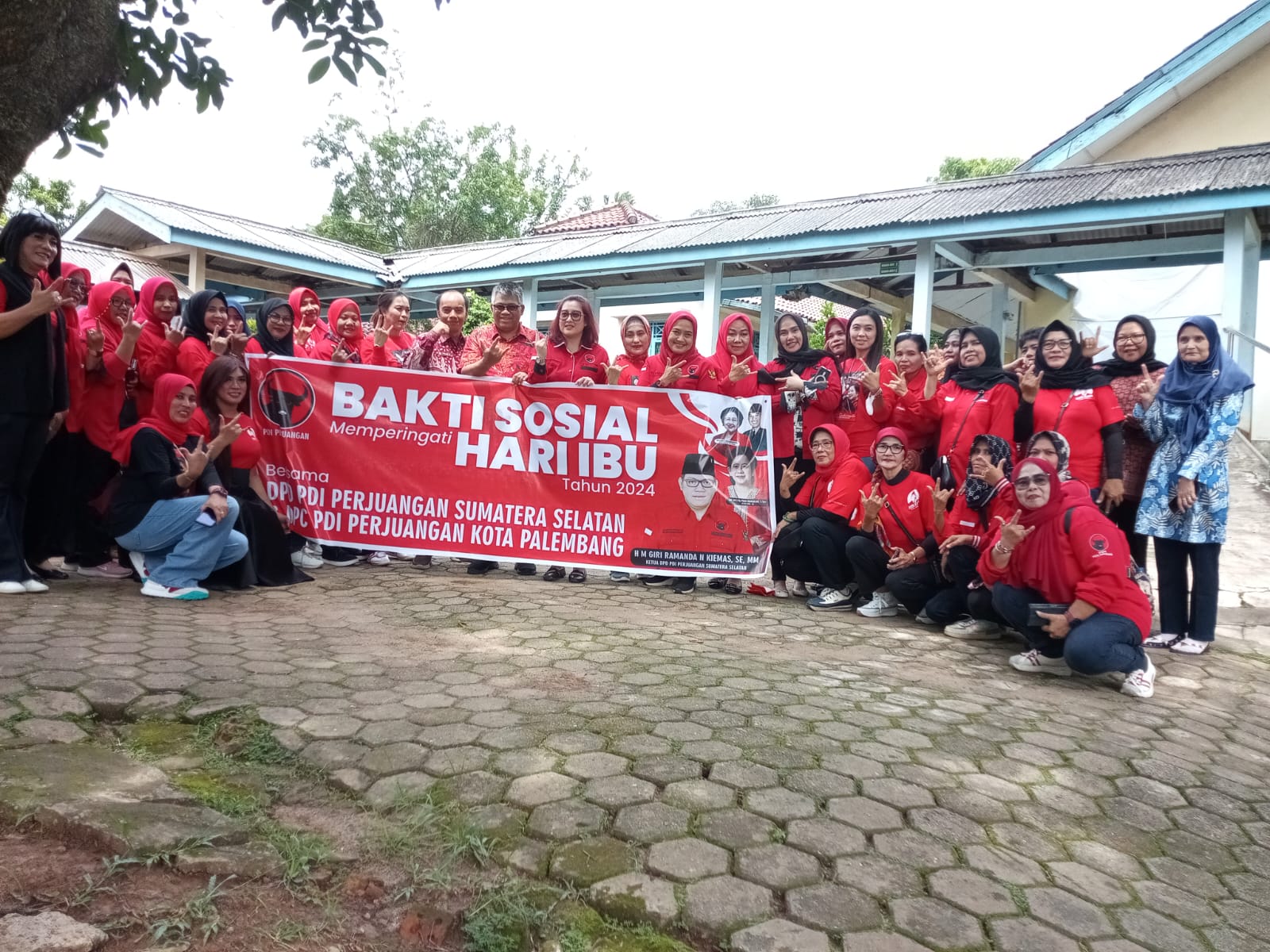 Peringati Hari Ibu, PDI Perjuangan Kota Palembang Gelar Bakti Sosial di Panti Lansia