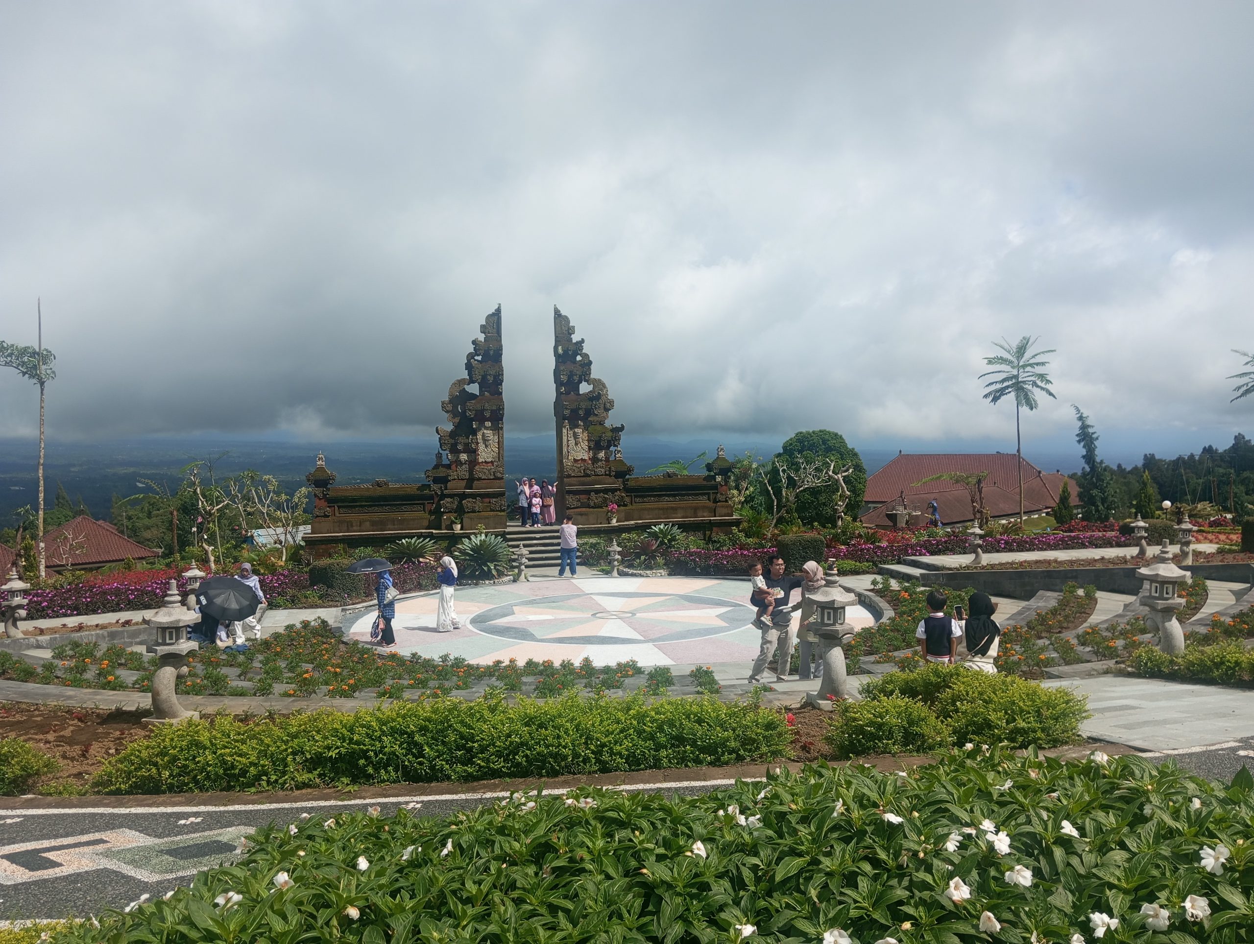 Cuaca Buruk Pengelola Wisata The Blooms Garden Optimis Kunjungan Wisatawan Di Libur Nataru Meningkat