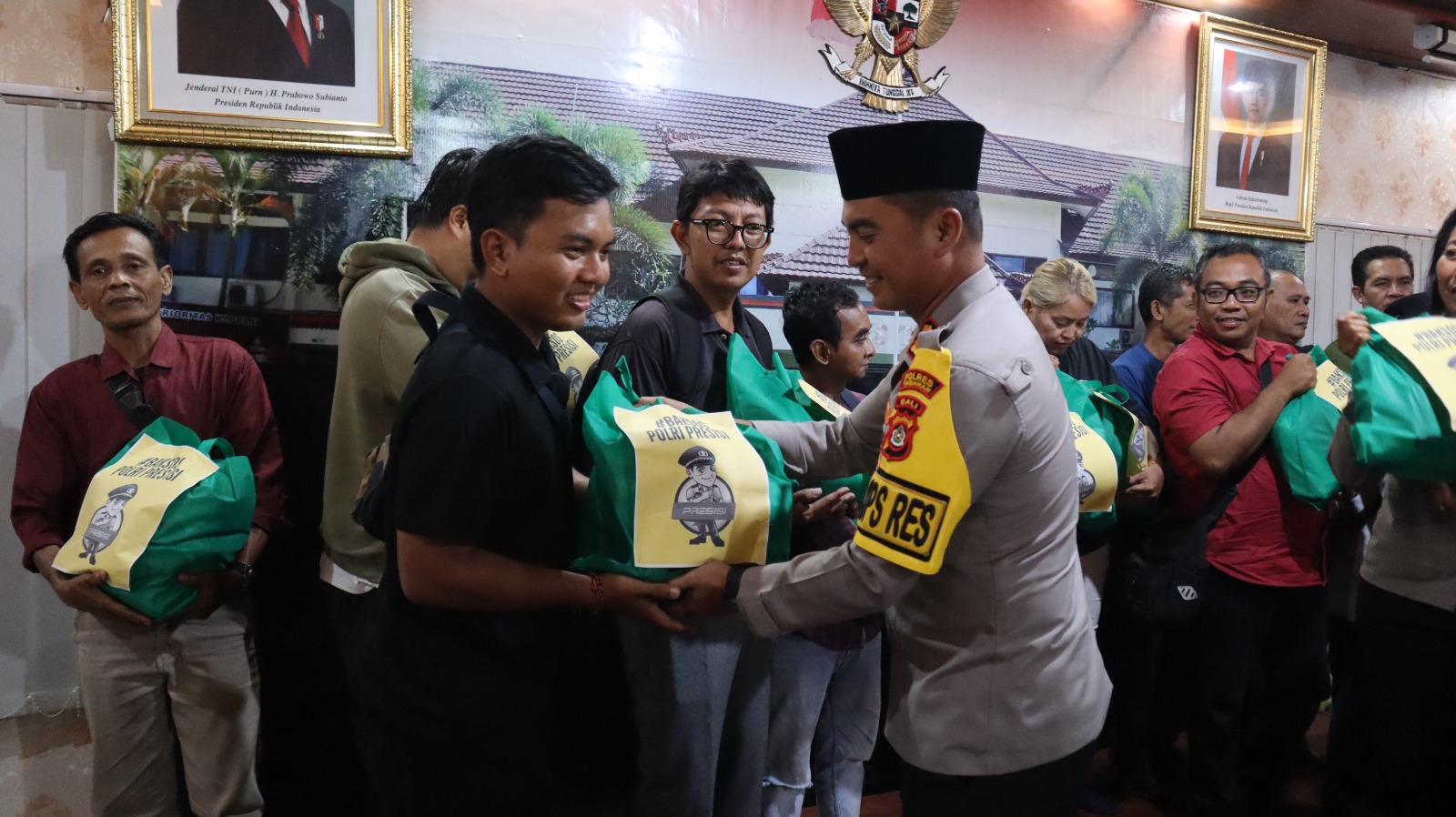 Polres Tabanan Rangkul Influencer dalam Kegiatan Minggu Kasih, Pererat Sinergi Polri dan Warganet